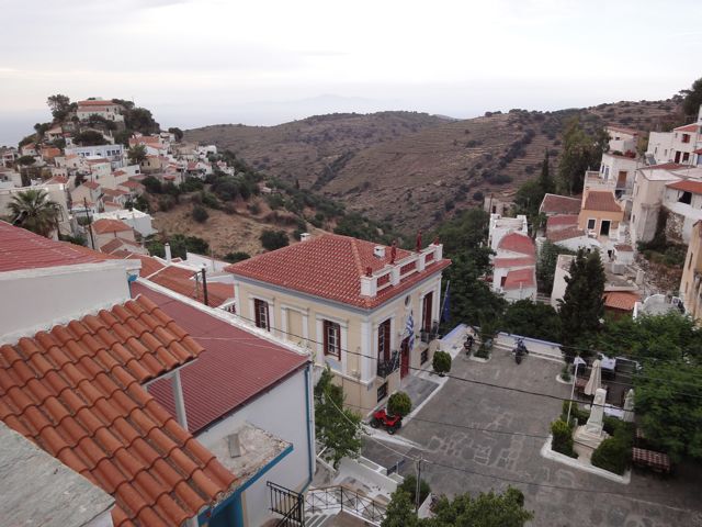 Ioulida, Square