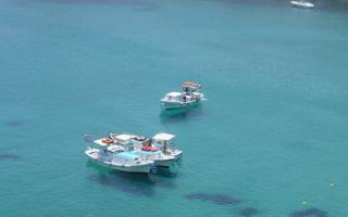 Excursion boats at Super Paradise Beach