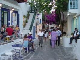 Cafes and shops in Mykonos town