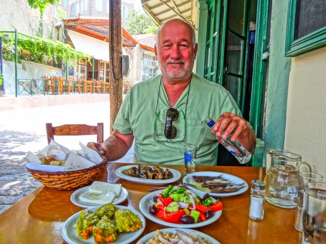 Afbeeldingsresultaat voor eating in greece