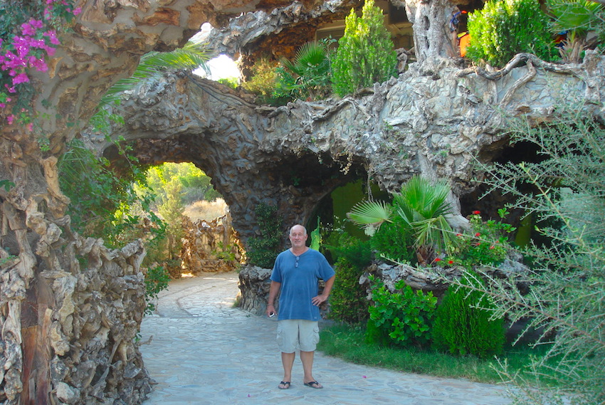 The Flinstone house, Salamina